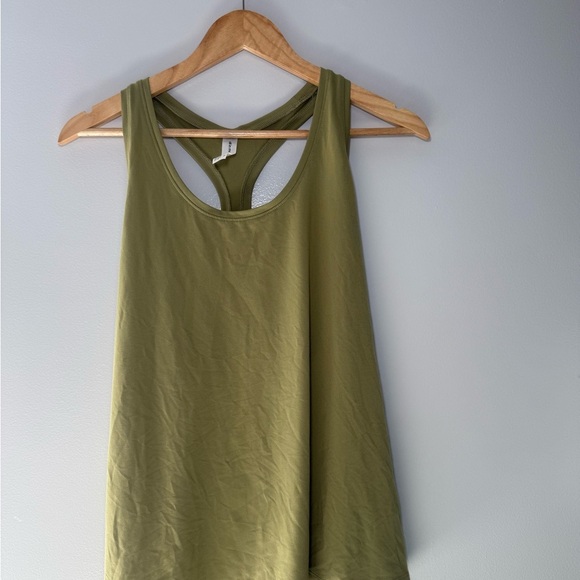 All in Motion Green Relaxed Backless Tank Top - Picture 2 of 8